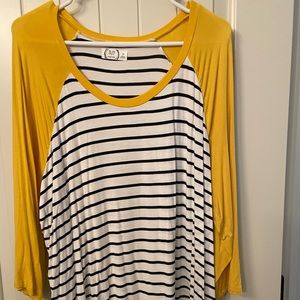 Plus size Maurices top